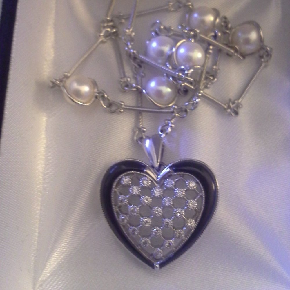 White Gold Heart Necklace wi Diamonds,Pearl& Onyx - Picture 6 of 12